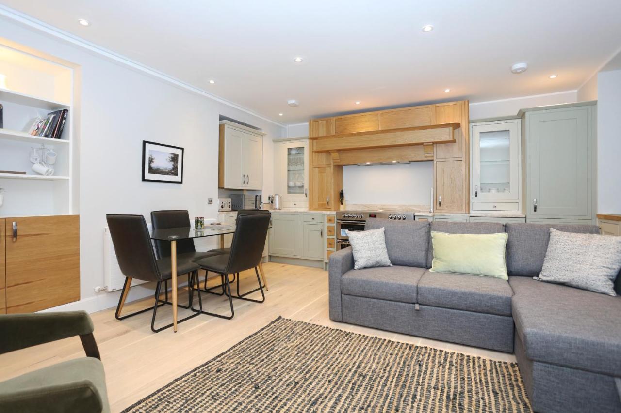 에든버러 Joivy Modern And Airy Flat On The Historic Royal Mile 아파트 외부 사진