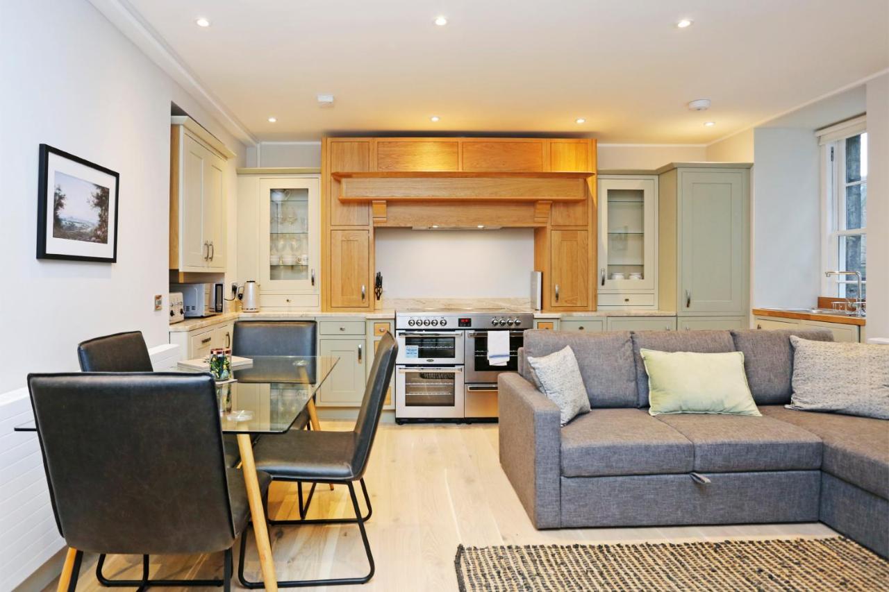 에든버러 Joivy Modern And Airy Flat On The Historic Royal Mile 아파트 외부 사진