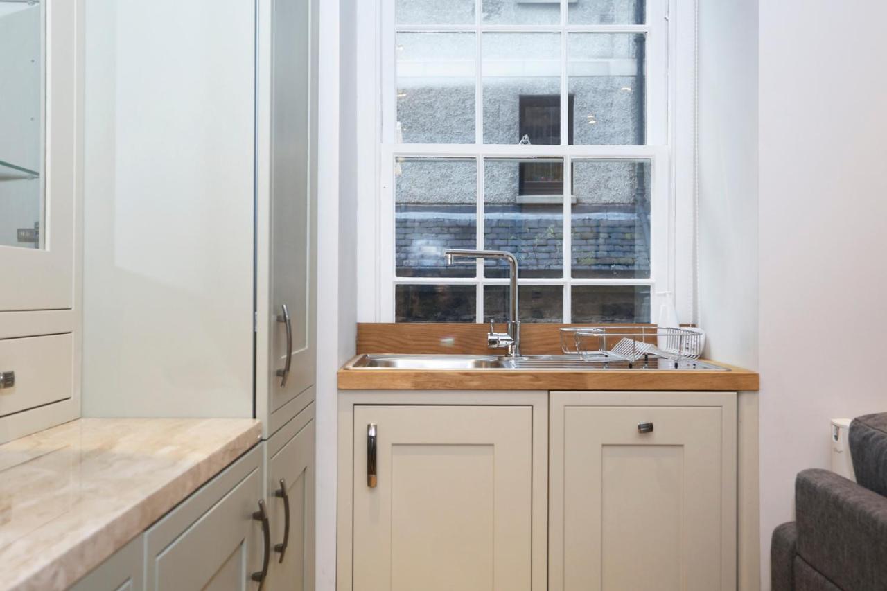 에든버러 Joivy Modern And Airy Flat On The Historic Royal Mile 아파트 외부 사진