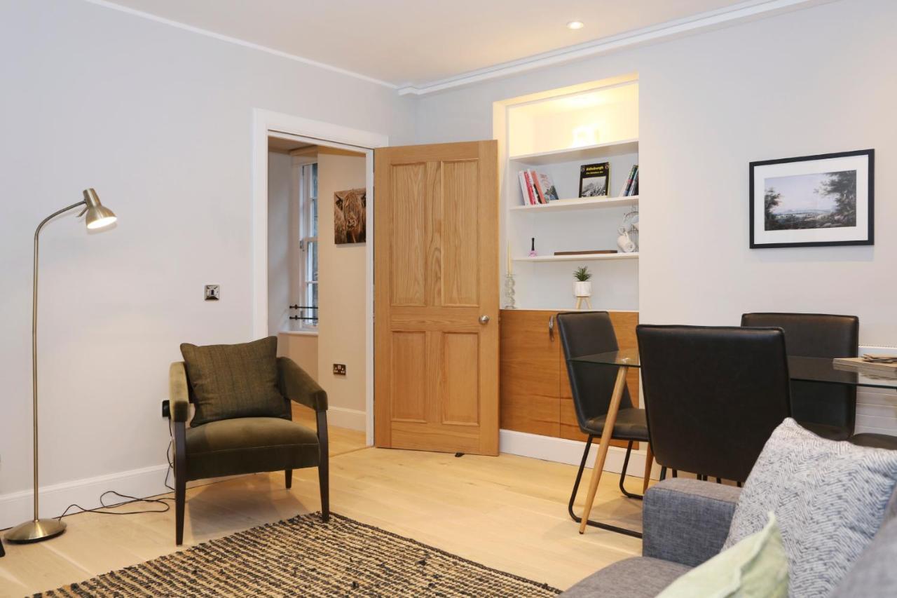 에든버러 Joivy Modern And Airy Flat On The Historic Royal Mile 아파트 외부 사진