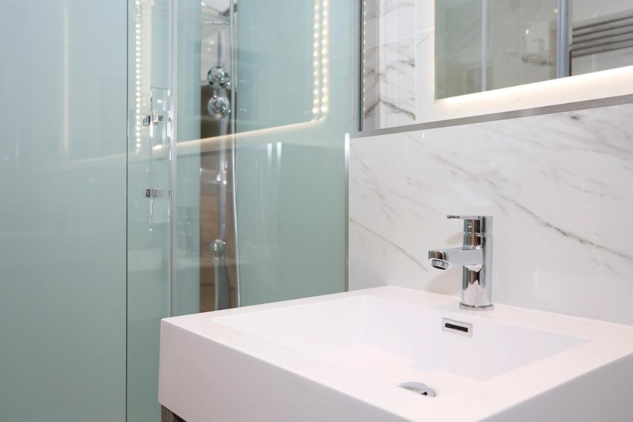 에든버러 Joivy Modern And Airy Flat On The Historic Royal Mile 아파트 외부 사진