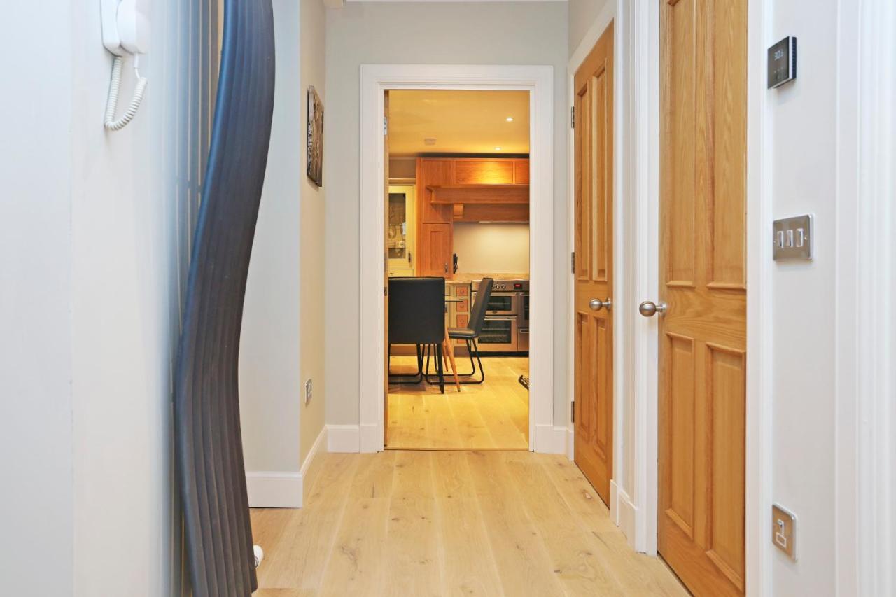에든버러 Joivy Modern And Airy Flat On The Historic Royal Mile 아파트 외부 사진