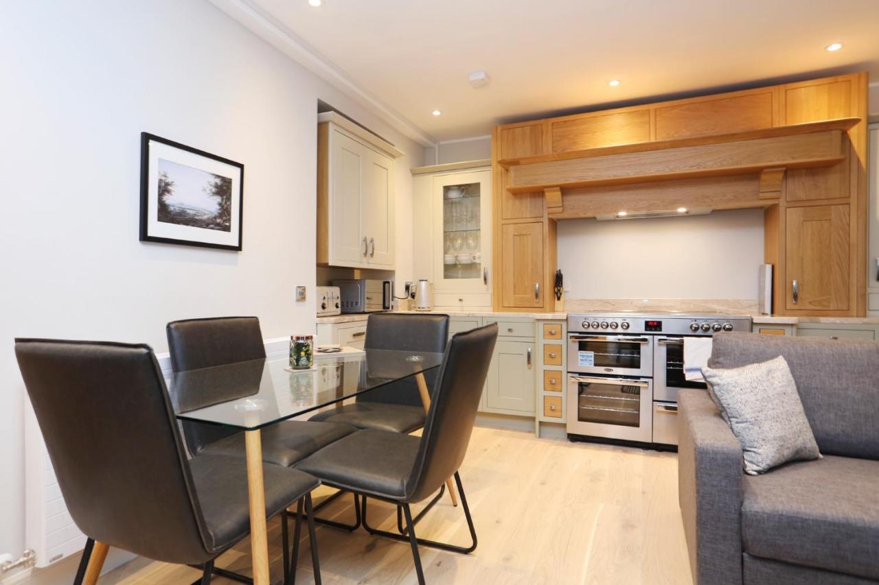 에든버러 Joivy Modern And Airy Flat On The Historic Royal Mile 아파트 외부 사진